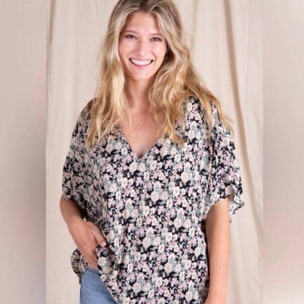 Natural Life Size M Easy V Neck Floral Top Blouse Oversized Fit